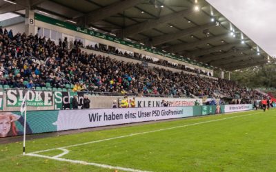 Haupttribüne gegen 1860 München (fast) ausverkauft