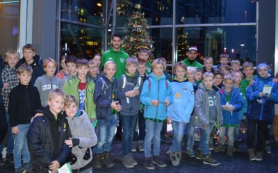 U12-Fanclub bringt sich im Cineplex in Weihnachtsstimmung