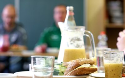 Unterrichtsstunde zu gesunder Ernährung: Preußen besuchen die Schule am Bagno