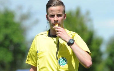 Michael Bacher pfeift gegen Duisburg
