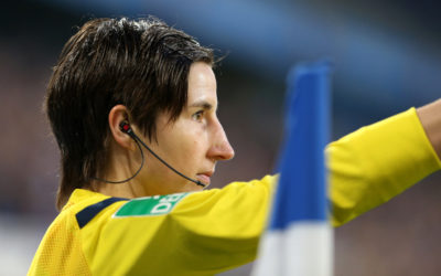 FIFA-Referee Katrin Rafalski pfeift gegen Würzburg