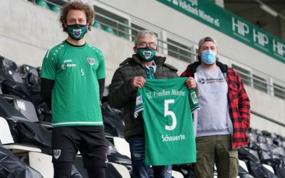 „Fußballfans gegen Krebs“: Preußenfan Olaf Große ersteigert das Schauerte-Trikot