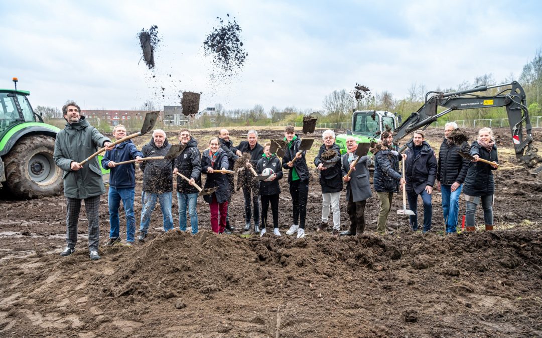 Erster Spatenstich für neue Trainingsanlagen