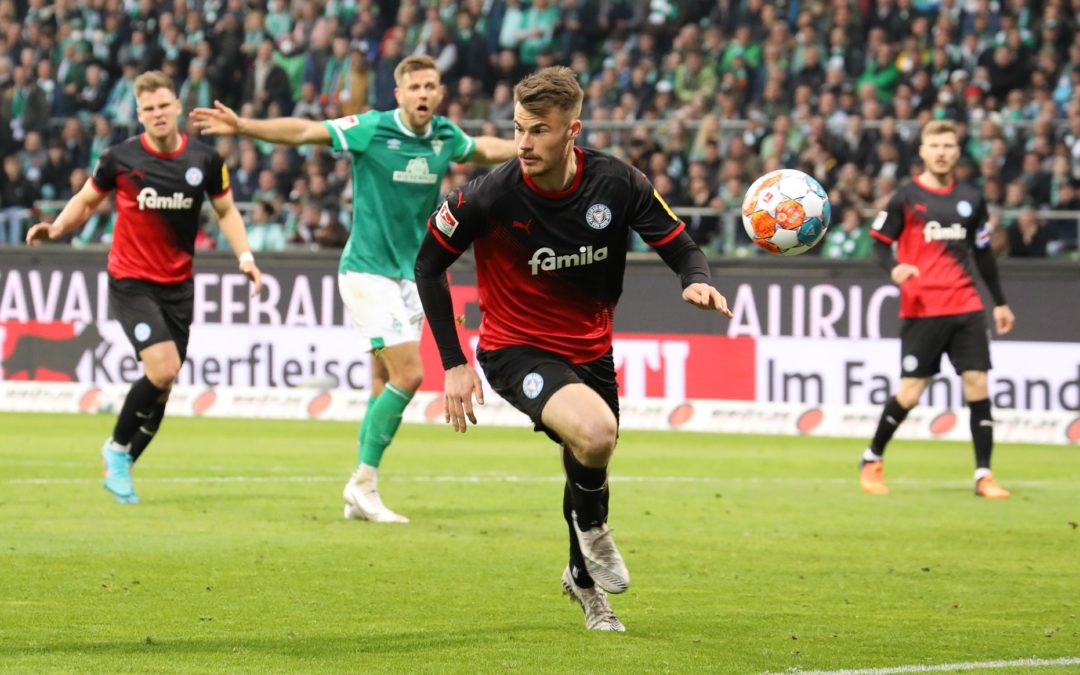 Verteidiger Niko Koulis ist der erste Neuzugang beim Adlerclub