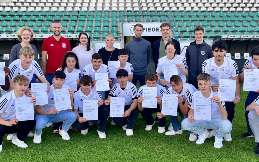 Von der Schulbank auf die Trainerbank – DFB-Junior-Coaches im Preußenstadion geehrt