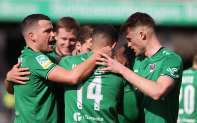 Preußen entscheiden temporeiche Partie gegen Schalke mit 3:0 für sich
