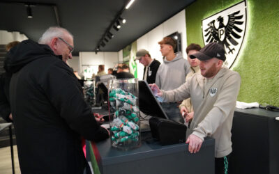 Plastikdauerkarte bis Freitag im Fanshop erhältlich