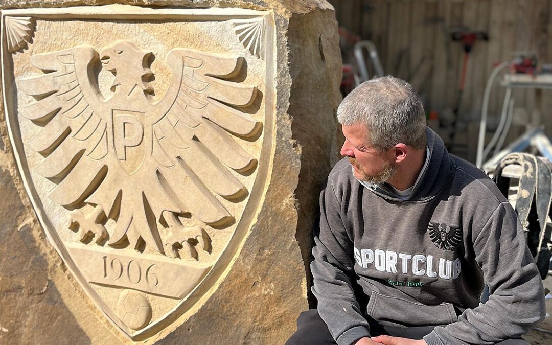 Preußen-Stele für den guten Zweck versteigert