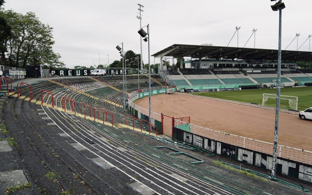 Baumaßnahme liegt deutlich vor dem Zeitplan / Rückbau der Osttribüne beginnt im Juni