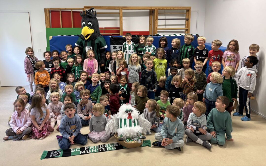 Maskottchen Fiffi sorgte im St. Gottfried-Kindergarten für Begeisterung