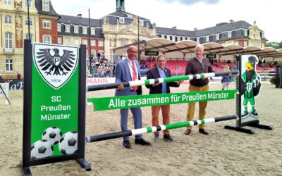 „Preußen-Sprung“ beim Turnier der Sieger vor dem Schloss