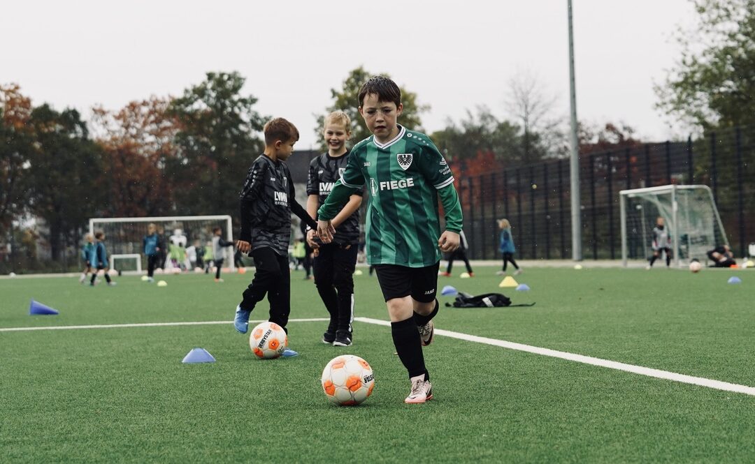 „Hier entsteht eine gemeinsame Kraft“ – Fußballschule und Leistungszentrum ziehen Bilanz 