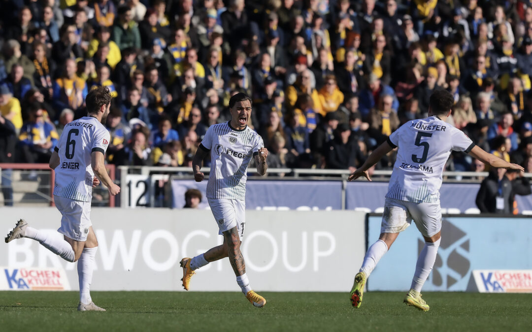 „Sehr stolz auf diese Truppe“ – 2:1-Auswärtssieg nach Rückstand