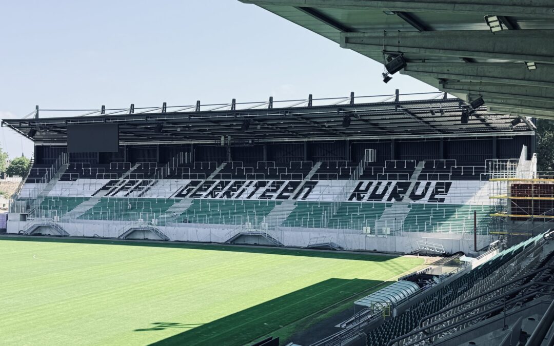 Ausdruck lebendiger Fankultur – Aus Osttribüne wird offiziell „Fiffi-Gerritzen-Kurve“ 