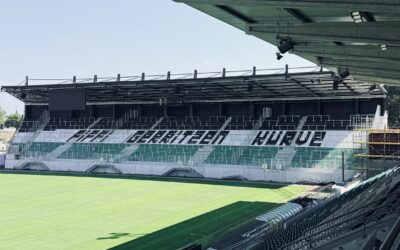 Ausdruck lebendiger Fankultur – Aus Osttribüne wird offiziell „Fiffi-Gerritzen-Kurve“ 