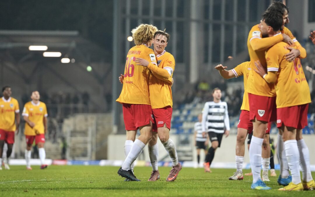 Adlerträger drehen frühen Rückstand und ziehen ins Viertelfinale ein